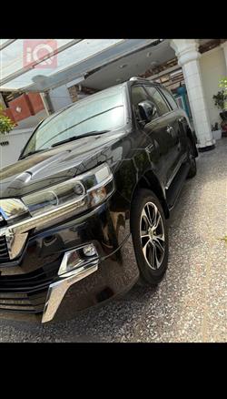 تۆیۆتا لاند کروزەر